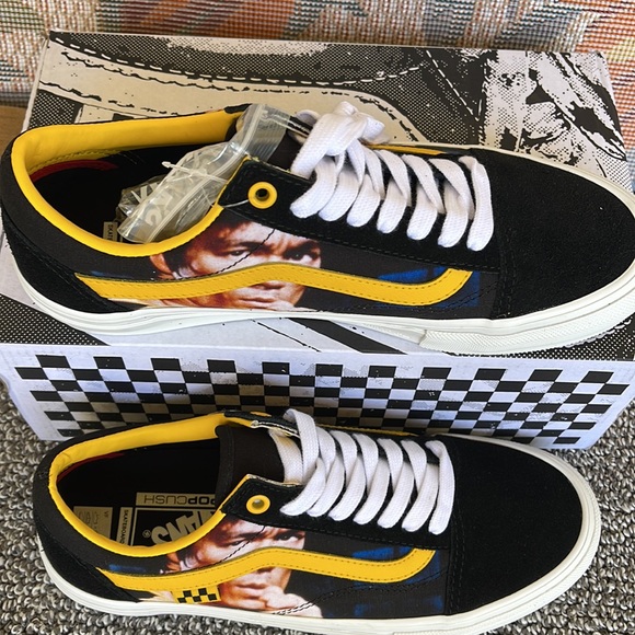 Vans Men’s Skate Old Skool
Bruce Lee Black/Yellow
VN0ASFCBY23
Sneakers - Picture 3 of 16